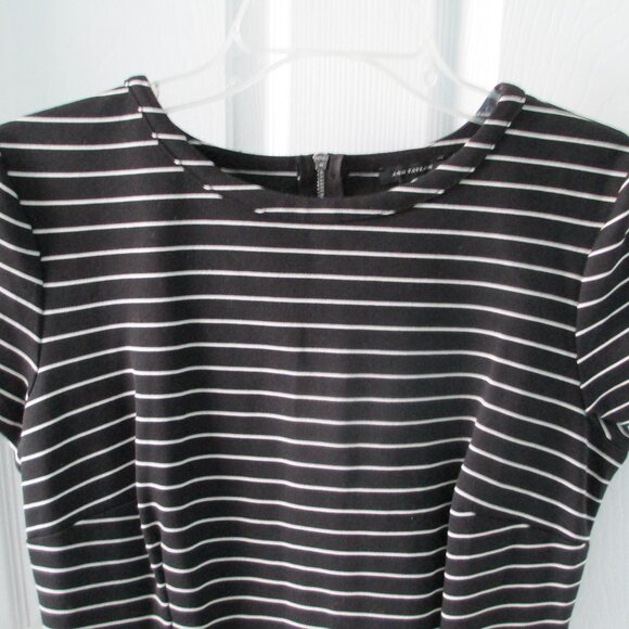 Ann Taylor shift dress - Picture 2 of 5